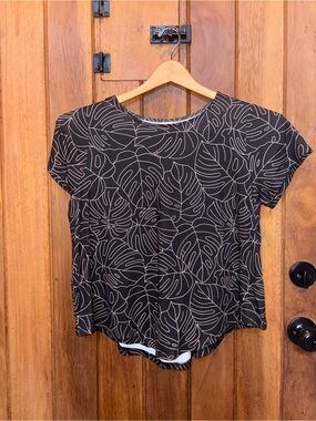 Black Hawaiian Branded Monstera Leaf Short Sleeve Women's Top